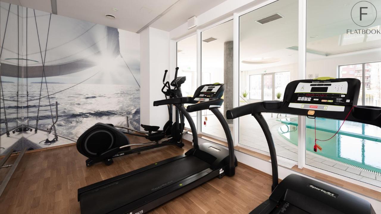 Flatbook Apartments Waterlane Island Spa With Riverview Gdansk Bagian luar foto