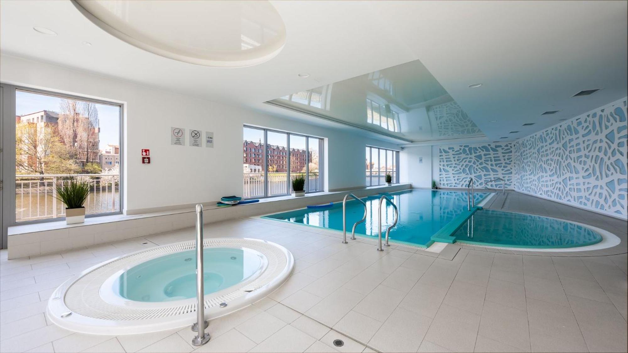 Flatbook Apartments Waterlane Island Spa With Riverview Gdansk Bagian luar foto